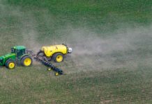 Pesticidi, l’80% degli europei chiede regole più rigide: nuova campagna Ue Pesticidi regole Ue rigide