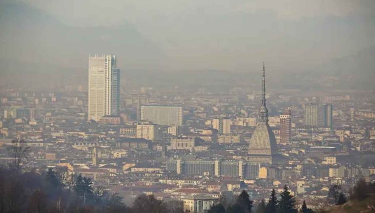 Qualità aria Torino 2025 Torino superati livelli ozono Piemonte, 11,5 milioni per usare l'intelligenza artificiale contro lo smog