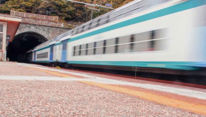 Rendere i treni una vera alternativa agli aerei, proposta dai cittadini Ue Rendere i treni una vera alternativa agli aerei, proposta dai cittadini Ue