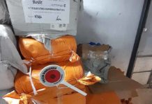 Sequestrata una tonnellata di buste in plastica illegali a Napoli Sequestrata una tonnellata di buste in plastica illegali a Napoli