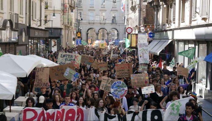 Torino, Fridays For Future- il 27 marzo sciopero per il clima, corteo da piazza Arbarello Torino Fridays For Future 27 marzo sciopero clima