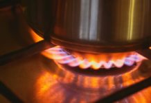 Gas, la guerra alza i prezzi: dipendenza italiana insostenibile gas