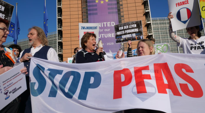 Ursula von der Leyen si rifiuta di incontrare le comunità colpite dai Pfas