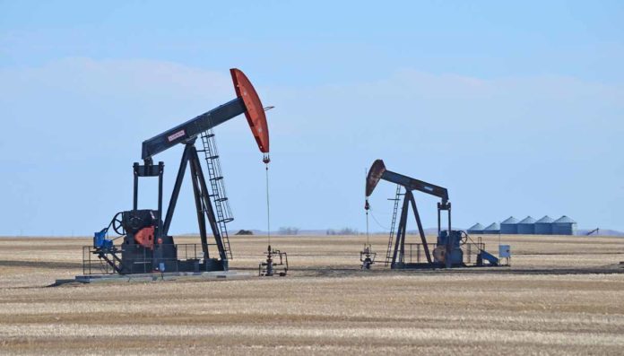 Energia Italia 4 Paesi Ue tassa extraprofitti