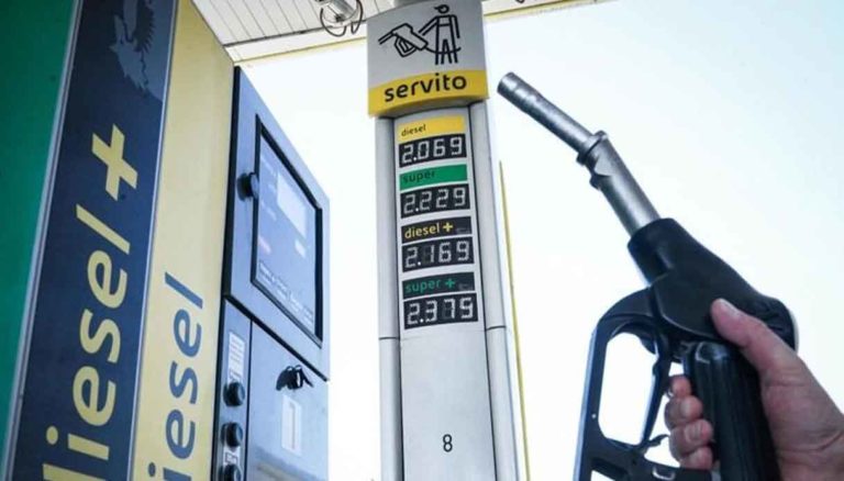 Guerra e rincari di petrolio e gas fanno salire l’inflazione in Italia: +1,7% 