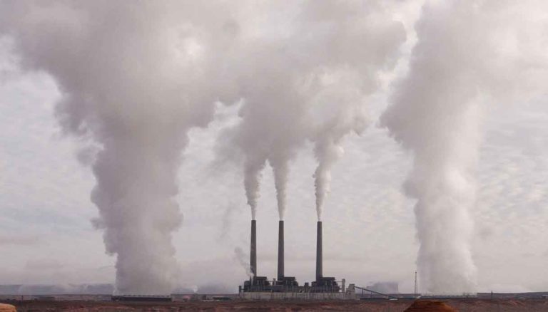 Ets Ue regole prezzi mercato CO₂ Assediati da Pfas, smog e pesticidi: ormai siamo nell'era dell'Homo Chimicus