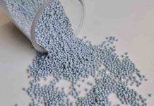 Riciclo PET, dalle bottiglie ai granuli: come nasce la materia prima seconda Riciclo PET bottiglie granuli materia prima seconda