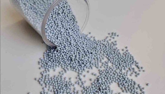 Riciclo PET bottiglie granuli materia prima seconda