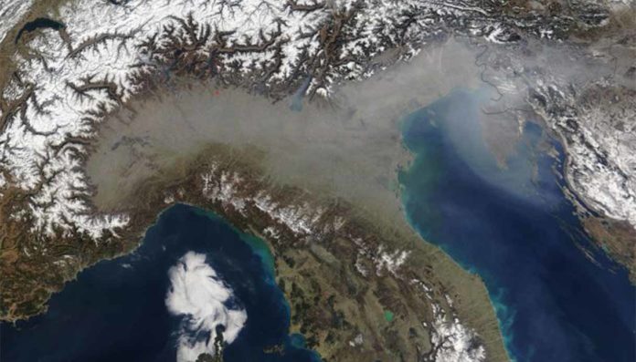 Pianura padana avvelenata dagli allevamenti intensivi, nuovo report di Greenpeace