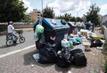 Rifiuti in strada a Roma, Gualtieri firma tre ordinanze d’emergenza Rifiuti in strada a Roma, Gualtieri firma tre ordinanze d'emergenza