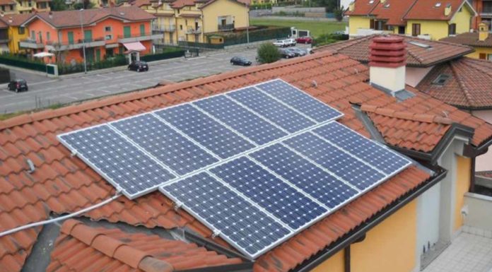 Solare e stoccaggio potrebbero dimezzare costi di gestione del sistema energetico Ue Solare e stoccaggio potrebbero dimezzare costi di gestione del sistema energetico Ue