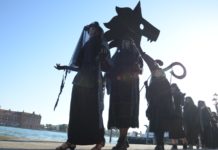 Extinction Rebellion, performance a Venezia contro la dipendenza da gas e petrolio