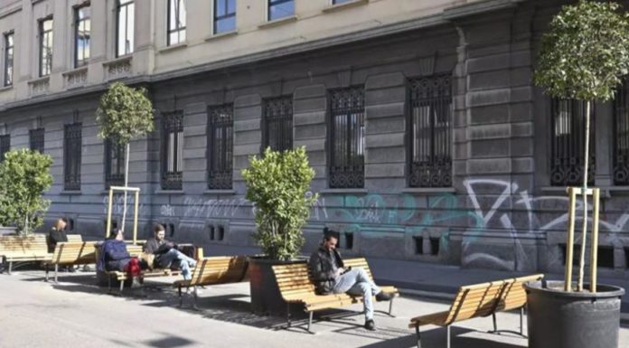 Milano, la piazza scolastica di via Sacchini diventa un’oasi verde Milano, la piazza scolastica di via Sacchini diventa un’oasi verde