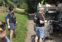 Milano, Clean & Green: volontari impegnati nella raccolta dei rifiuti Milano, volontari in campo per il decoro urbano: torna l'iniziativa Clean & Green