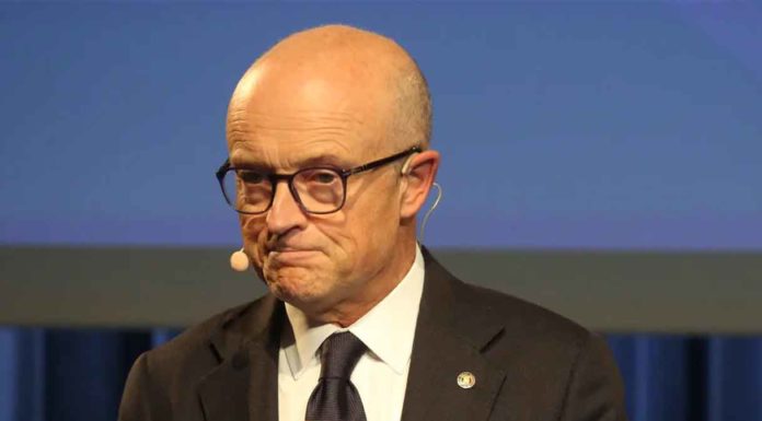 Rifiuti tessili urbani, UNIRAU: “Servono filiere industriali e sistemi EPR efficaci” Rifiuti tessili urbani UNIRAU