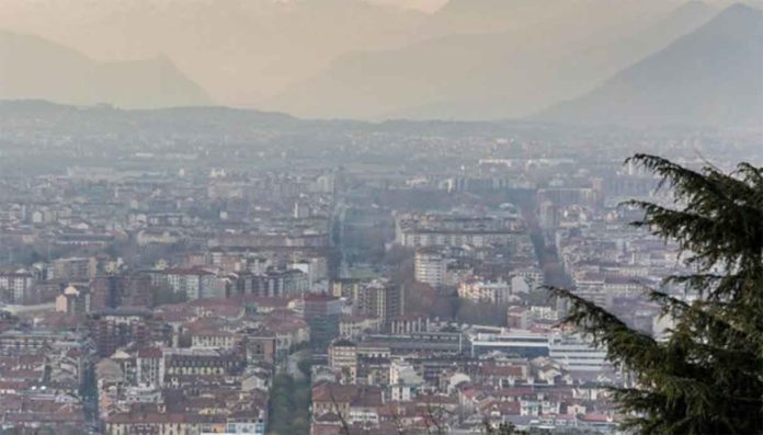 Smog, città italiane sempre lontane dai nuovi limiti Ue sulla qualità dell’aria