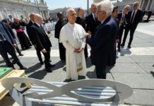 Steelosa in Vaticano: la panchina in acciaio riciclato di Ricrea incontra Papa Leone XIV Steelosa arriva in Vaticano: la panchina in acciaio riciclato di Ricrea incontra Papa Leone XIV