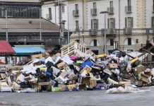 Rifiuti Torino, Legambiente: fallimento ecoisole e a Porta Palazzo si raccoglie tutto insieme Torino Legambiente critica ecoisole Raccolta differenziata rischio