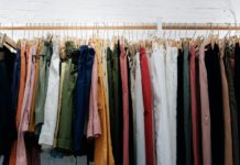 Saldi estivi e rifiuti tessili: l’80% dei vestiti non viene riciclato rifiuti tessili