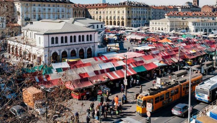 Caldo a Torino, appello per chiudere i mercati un'ora prima Caldo a Torino, appello per chiudere i mercati un'ora prima