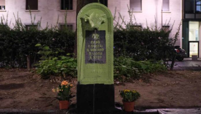 Extinction Rebellion dipinge un toret di Torino- “Questo caldo una scelta politica” Extinction Rebellion dipinge un toret di Torino: “Questo caldo una scelta politica”