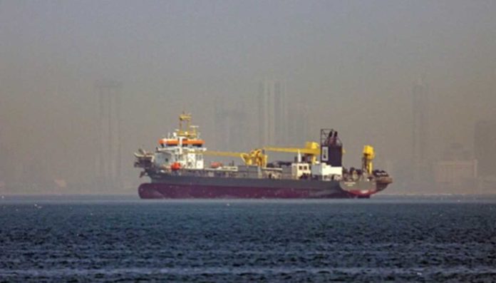 Hormuz, Greenpeace- Italia rischia di spendere 10 mln al mese per difendere petrolio e gas Hormuz, Greenpeace: Italia rischia di spendere 10 mln al mese per difendere petrolio e gas