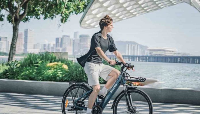 City bike elettrica: la scelta quotidiana per una città più vivibile e meno dipendente dall’auto