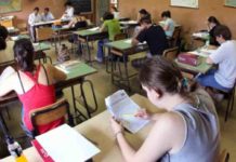 Caldo a scuola: Valditara annuncia 20 milioni ma sono 50 euro a classe Caldo a scuola: Valditara annuncia 20 milioni, pari a 50 euro a classe