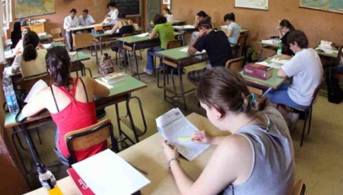 Caldo a scuola- Valditara annuncia 20 milioni, pari a 50 euro a classe Caldo a scuola: Valditara annuncia 20 milioni, pari a 50 euro a classe