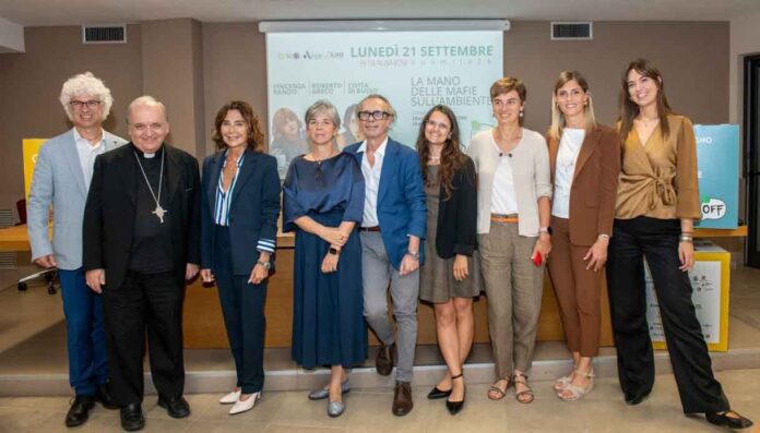 Circonomia OFF, ecomafie e ambiente- il confronto sulla legalità Circonomia OFF, ecomafie e ambiente: il confronto sulla legalità