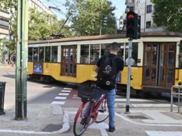 Mobilità sostenibile Milano: crescono trasporto pubblico, bici e sharing Milano, mobilità 2025: crescono trasporto pubblico, bici e sharing
