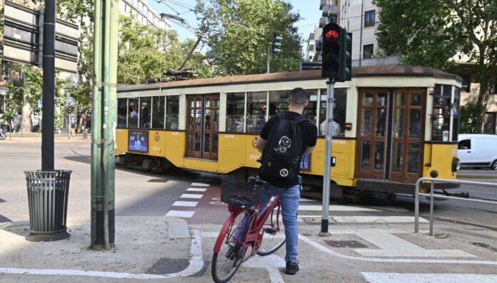 Milano, mobilità 2025- crescono trasporto pubblico, bici e sharing Milano, mobilità 2025: crescono trasporto pubblico, bici e sharing