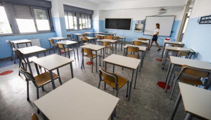 Rinviare apertura scuole per caldo, Lorenzoni: “No, dove possibile si faccia attività all’aperto”