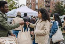 Shopper riutilizzabili per eventi: come evitare che diventino un altro oggetto superfluo Shopper riutilizzabili per eventi: come evitare che diventino un altro oggetto superfluo