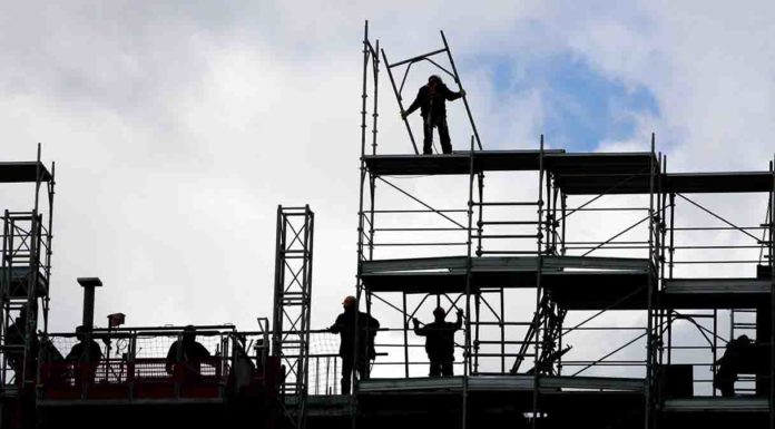 Toscana, rischio calore: prorogata al 30 settembre l’ordinanza per i lavoratori Toscana, rischio calore: prorogata al 30 settembre l'ordinanza per i lavoratori