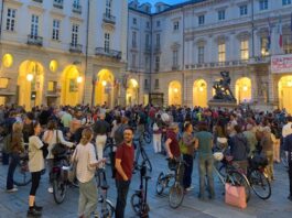 Torino, centinaia al presidio per la sicurezza stradale al Comune presidio sicurezza stradale Torino