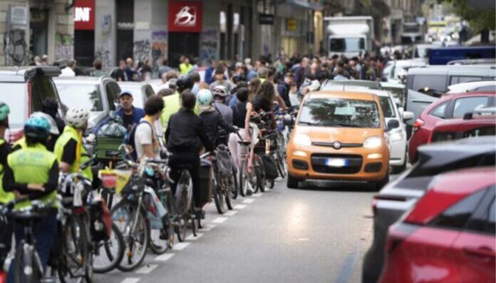 Controviali di corso Regina chiusi, la richiesta dei ciclisti al Sindaco di Torino