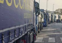 Protesta Tir, allarme da Napoli e Bari: raccolta rifiuti a rischio Protesta Tir, allarme da Napoli e Bari: raccolta rifiuti a rischio