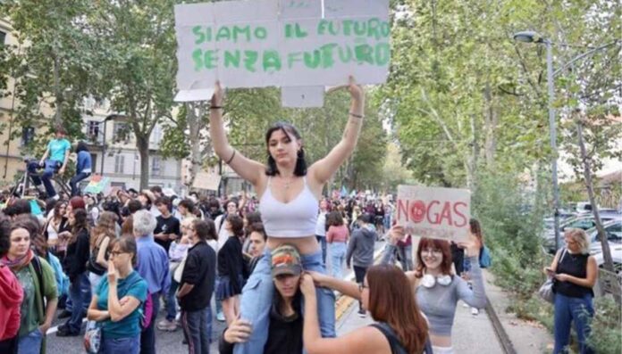 “Questo clima non è vita”, Fridays for future torna in piazza