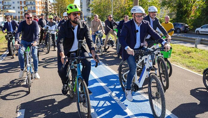 Roma, inaugurato il Viadotto dei Presidenti- 2,7 km di percorso ciclopedonale Roma, inaugurato il Viadotto dei Presidenti: 2,7 km di percorso ciclopedonale