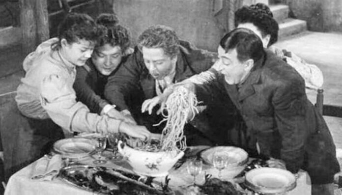 A Torino la prima italiana di Gola, il documentario che svela l’influenza dei media nella cultura gastronomica italiana A Torino la prima italiana di Gola, il documentario che svela l’influenza dei media nella cultura gastronomica italiana