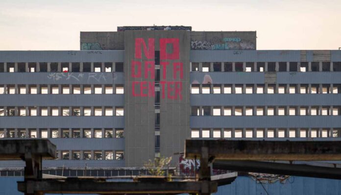 Torino, Extinction Rebellion contro il più grande data center d’Italia