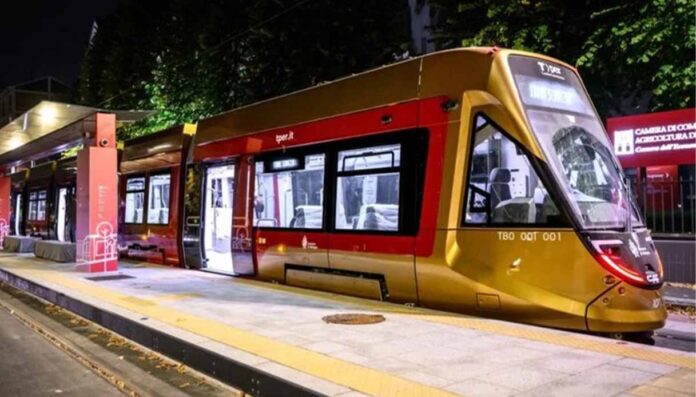 Tram di Bologna, in corso i test notturni e poi l’arrivo in centro Tram di Bologna, in corso i test notturni e poi l’arrivo in centro