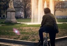 Una sola auto in famiglia: come organizzare gli spostamenti tra bici e mezzi pubblici Una sola auto in famiglia: come organizzare gli spostamenti tra bici e mezzi pubblici