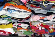 Rifiuti tessili, parte la raccolta nei negozi a Milano