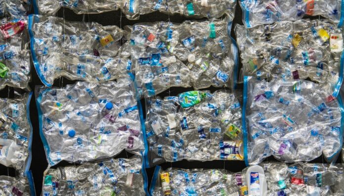 commercio rifiuti plastici